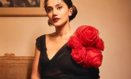 Taapsee Pannus Style is Adorable in THIS Balck Saree