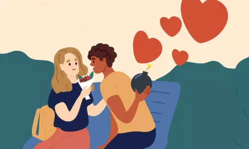 రొమాంటిక్  సంబంధాలకే పరిమితం కాదు.. ఏమిటీ లవ్  బాంబింగ్?