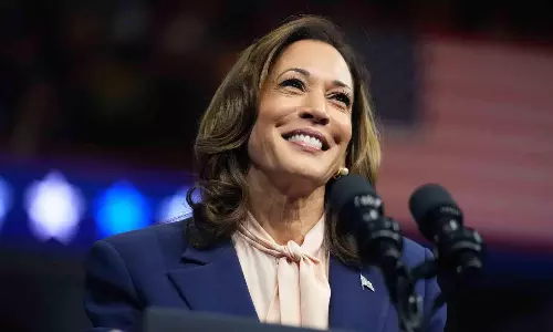 కమలా హరిస్  ప్రచారంలో రోజా సినిమా పాటలు.. వీడియో వైరల్!