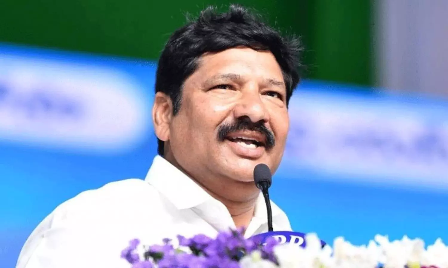 అన్న పార్టీ మారుతుండహో...వైసీపీకి బిగ్ షాకేనా ?