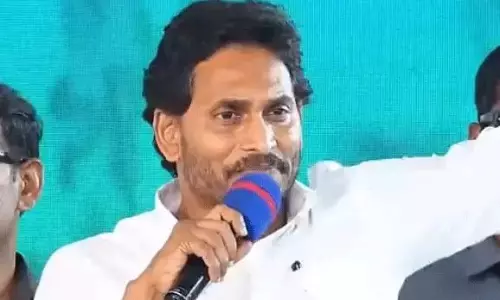వాళ్ల‌కు జ‌గ‌న్ సోష‌ల్ గేలం.. చిక్కుకుంటారా..?