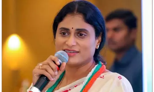 షర్మిళ ఫైర్... మోడీకి తాలింపు.. బాబుకు లాలింపు.. జగన్  కు వాయింపు!