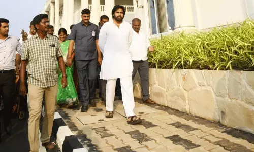 పవన్ చూసేశారు.... బాబుదే బకాయి పవన్ చూసేశారు.... బాబుదే బకాయి