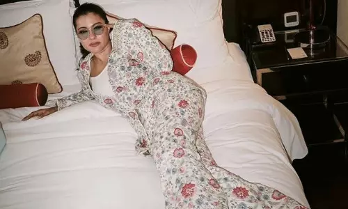 బెడ్‌పై చెమ‌ట‌లు ప‌ట్టించిన సీనియ‌ర్ న‌టి