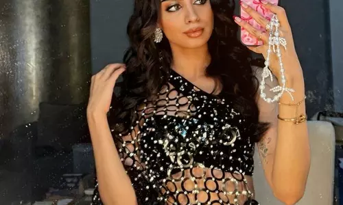 Khushi Kapoors Adorable Look Has Fans Swooning