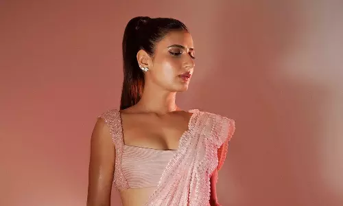 చీరందంలో షేక్ చేసిన షాకింగ్ బ్యూటీ!