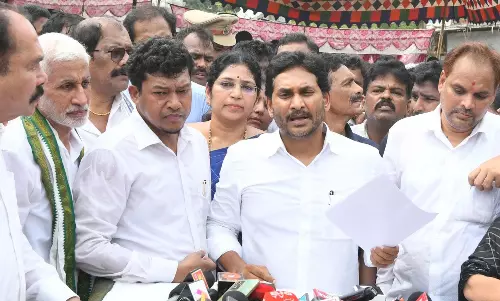 జగన్ టూర్ లో బొత్స మిస్ ?