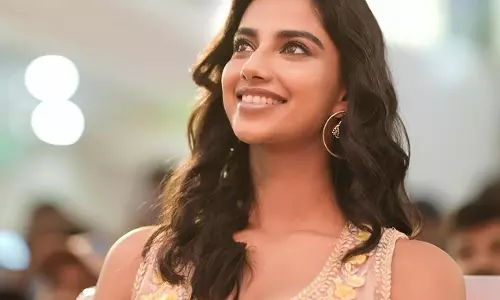 Meenakshi Chaudharys Chic Style Stuns!