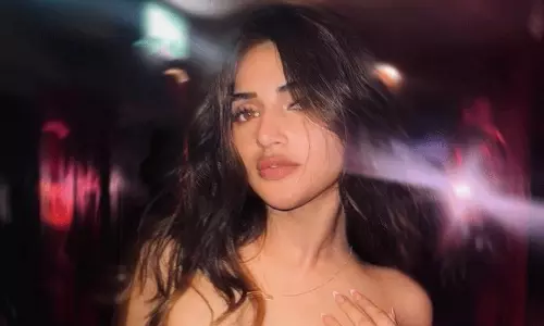 వెస్ట్రన్ లుక్స్ తో మెరిసిపోతున్న శ్రీలీల