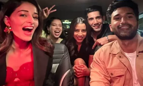 ప్రెండ్స్ గ్యాంగ్ తో పాండే బ్యూటీ షికార్లు! ప్రెండ్స్ గ్యాంగ్ తో పాండే బ్యూటీ షికార్లు!