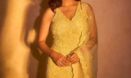 Mrunal Thakur Brightening Up Fashion in Vibrant Yellow Mrunal Thakur Brightening Up Fashion in Vibrant Yellow