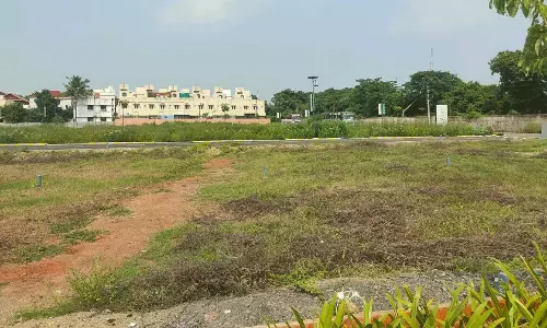 అమ‌రావ‌తి, విశాఖ‌ల్లో కొందామ‌న్నా భూమి క‌రువు.. రీజ‌నేంటి?