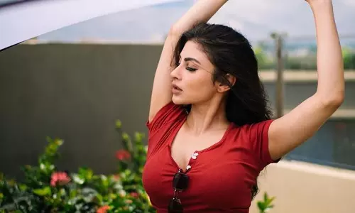 Mouni Roy’s Ravishing Looks in Red