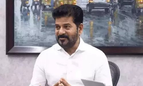 సినిమాల్లో రాజ‌మౌళి-వ‌ర్మ‌, రాజ‌కీయాల్లో నేను-కేటీఆర్‌:  రేవంత్‌రెడ్డి