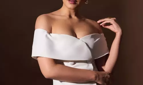 Raashi Khanna’s Looks As An Angel in White