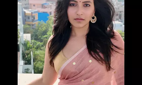 Anjali’s Elegance in Every Fold