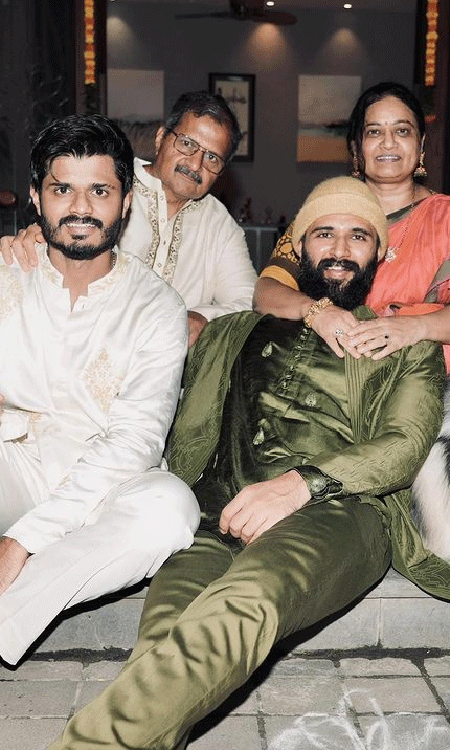 Vijay Deverakonda Celebrates Diwali with Family: Festive Photos Go Viral