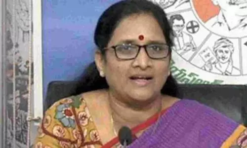 చేరేది ఆ పార్టీలోకే.....హింట్ ఇచ్చిన వాసిరెడ్డి పద్మ ?