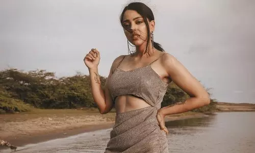 దేవియాని శర్మ.. నీటిలో అలా గ్లామర్ బ్లాస్ట్