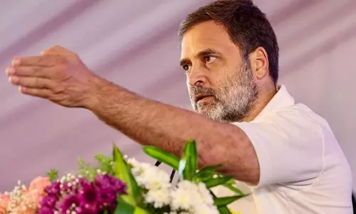 ముంబైలో రాహుల్....తెలంగాణలో ఆడుకుంటున్న నిరుద్యోగులు