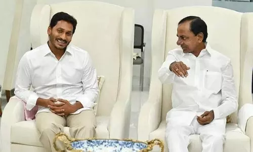 కేసీఆర్...జగన్ ఇద్దరూ ఇద్దరే సుమా !
