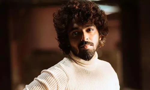 లేడీ డైరెక్ట‌ర్ తో సెంచ‌రీ!