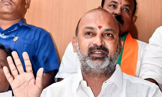 Bandi Rajesh కేటీఆర్ కంటే హరీష్ కు క్రెడిబిలిటీ ఎక్కువ: బండి సంజయ్ | Bandi Sanjay ...