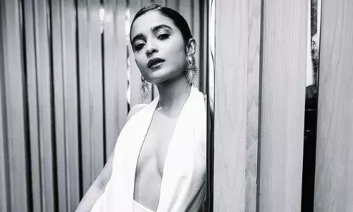 ఫోటో స్టోరి: ప‌క్కింట‌మ్మాయే కానీ మైండ్ బ్లాక్ చేసింది!