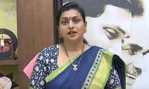 బన్నీ, ప్రభాస్  పేర్లు చెప్పి పవన్  ని తగులుకున్న రోజా!