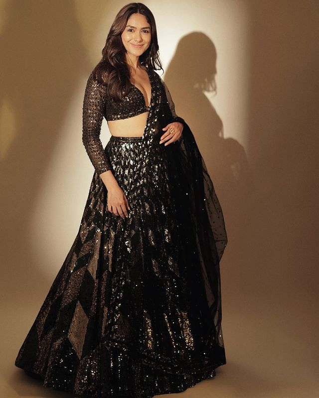 Actress Mrunal Thakur Photo Collection Actress Mrunal Thakur Photo Collection