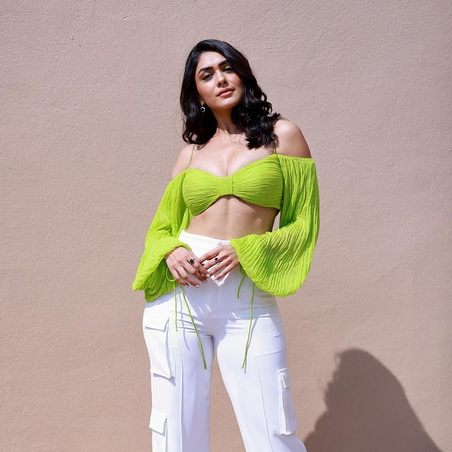 Actress Mrunal Thakur Photo Collection Actress Mrunal Thakur Photo Collection