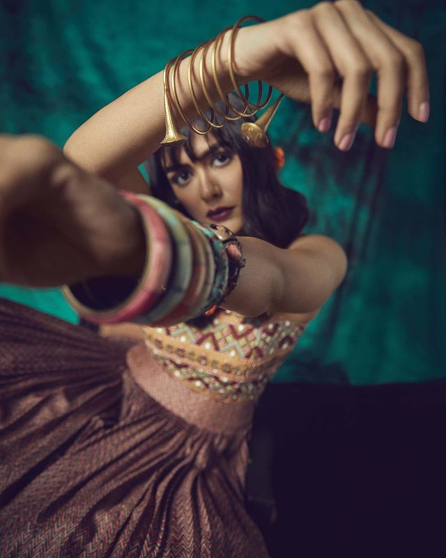 Actress Mrunal Thakur Photo Collection