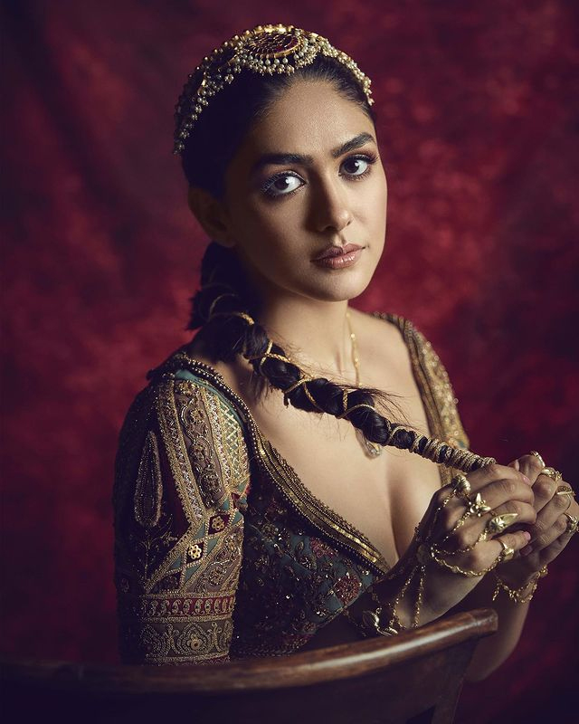 Actress Mrunal Thakur Photo Collection Actress Mrunal Thakur Photo Collection