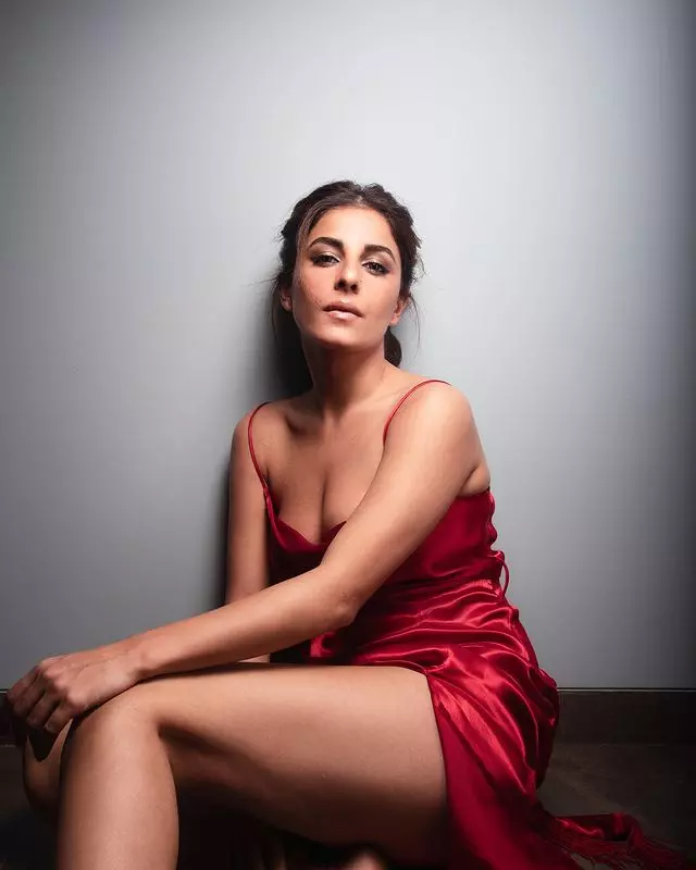 Isha Talwar Turns Heads with Low-neck Top Looks Isha Talwar Turns Heads with Low-neck Top Looks