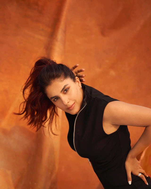 Isha Talwar Turns Heads with Low-neck Top Looks Isha Talwar Turns Heads with Low-neck Top Looks