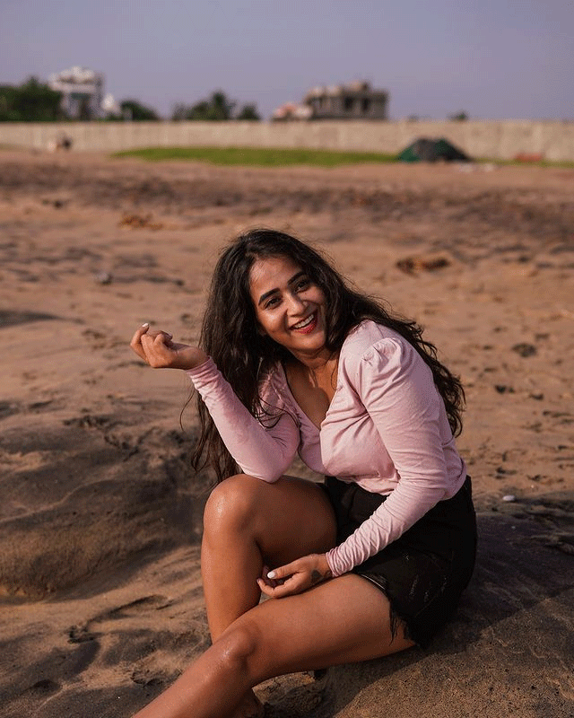 Deepthi stuns in the beach Deepthi stuns in the beach