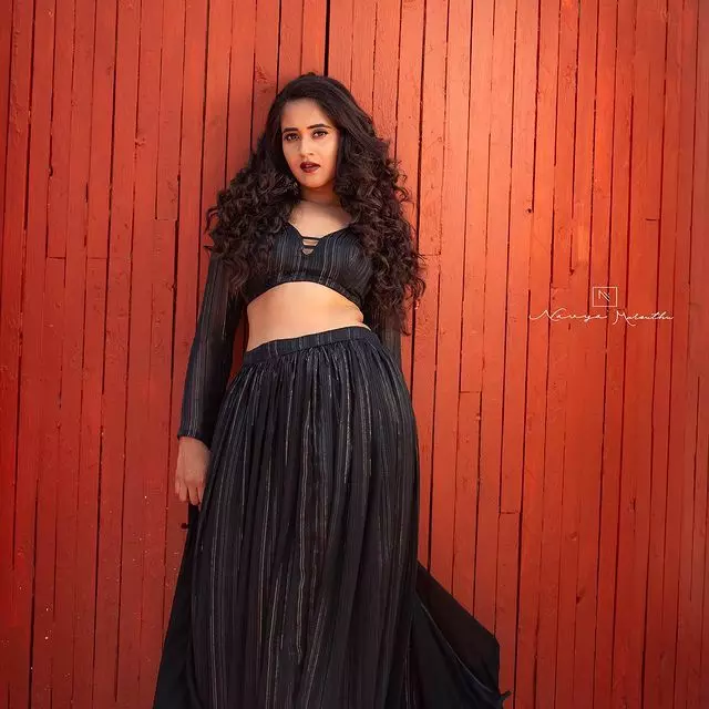Deepthi stuns in the beach