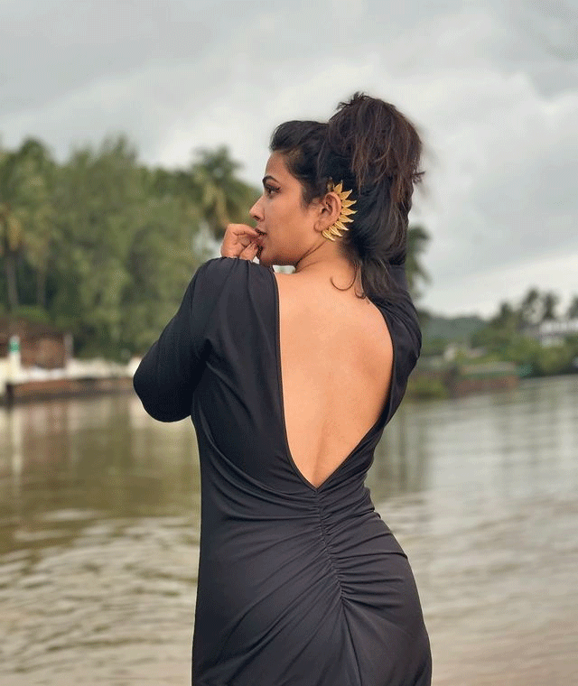 Inaya makes you fall in love in this dress