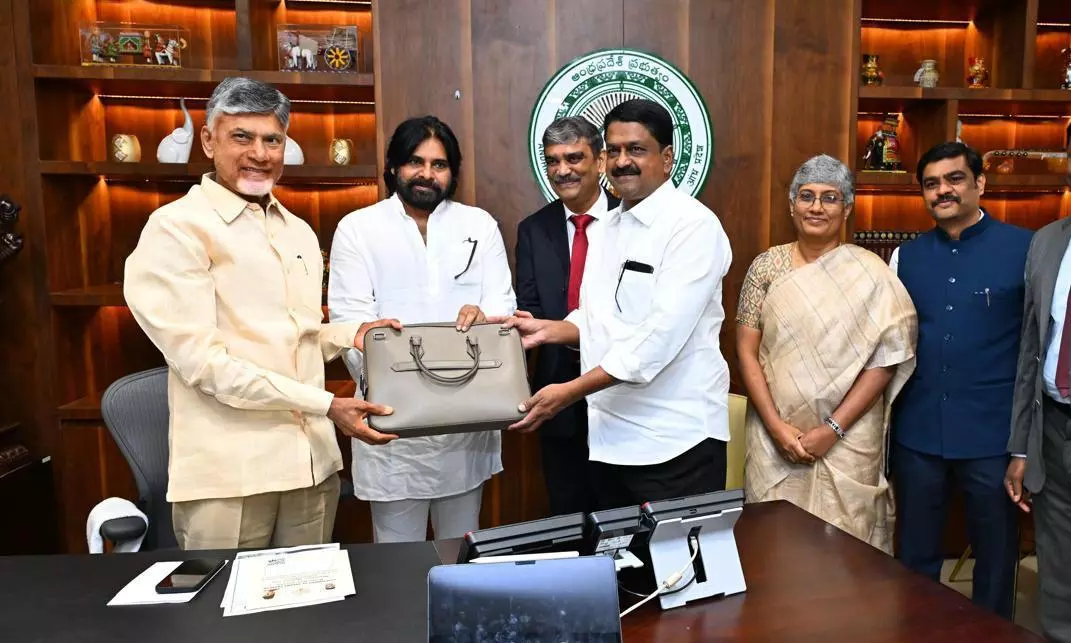 ఏపీ బడ్జెట్  ప్రవేశపెట్టిన పయ్యావుల... పవన్  శాఖలకు కేటాయింపులివే!