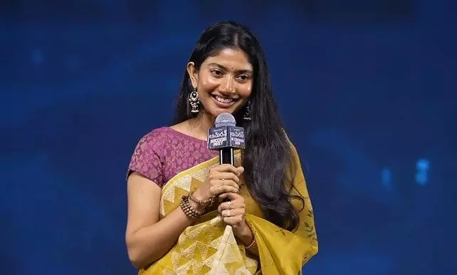వారి కష్టానికి తగ్గ రెమ్యునరేషన్ ఇవ్వట్లేదు: సాయి పల్లవి వారి కష్టానికి తగ్గ రెమ్యునరేషన్ ఇవ్వట్లేదు: సాయి పల్లవి