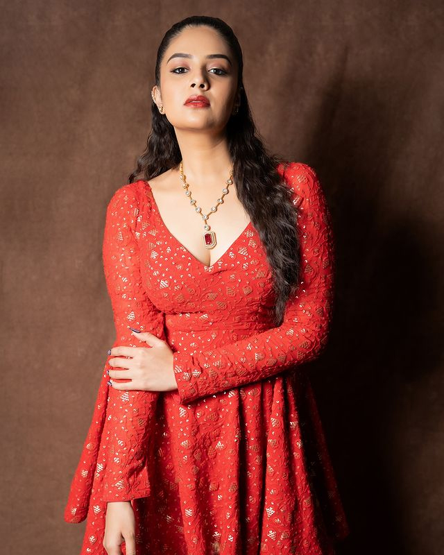 Sreemukhi’s Radiant Elegance in Orange Is All You Need to Check Sreemukhi’s Radiant Elegance in Orange Is All You Need to Check