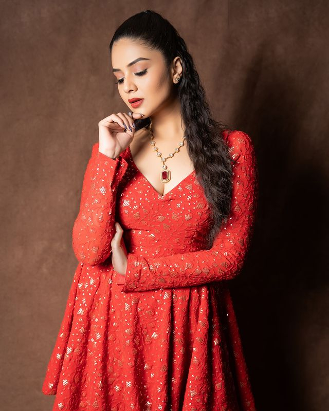 Sreemukhi’s Radiant Elegance in Orange Is All You Need to Check Sreemukhi’s Radiant Elegance in Orange Is All You Need to Check