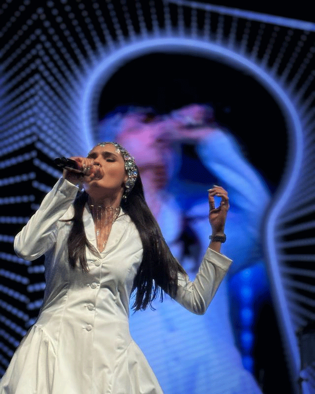 Andrea looks like a rock star in black