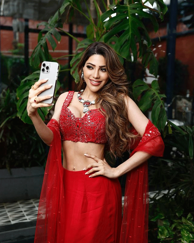 Nikki Tambolis Adorable Glamour in Bloom Nikki Tambolis Adorable Glamour in Bloom