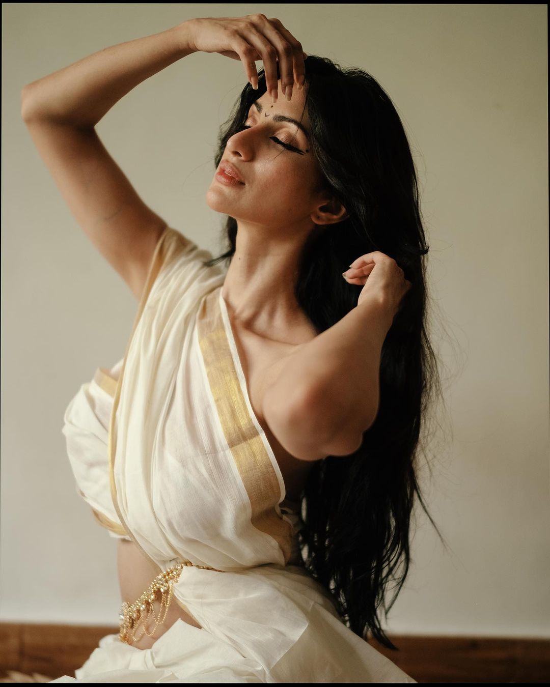 Diksha J Singh sets fashion bar high Diksha J Singh sets fashion bar high