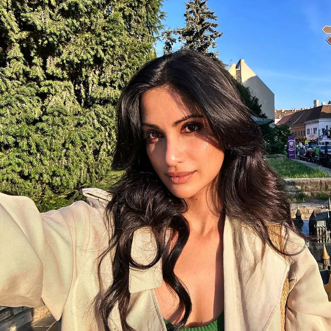 Diksha J Singh sets fashion bar high Diksha J Singh sets fashion bar high