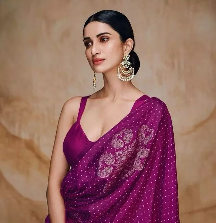 Diksha J Singh sets fashion bar high Diksha J Singh sets fashion bar high