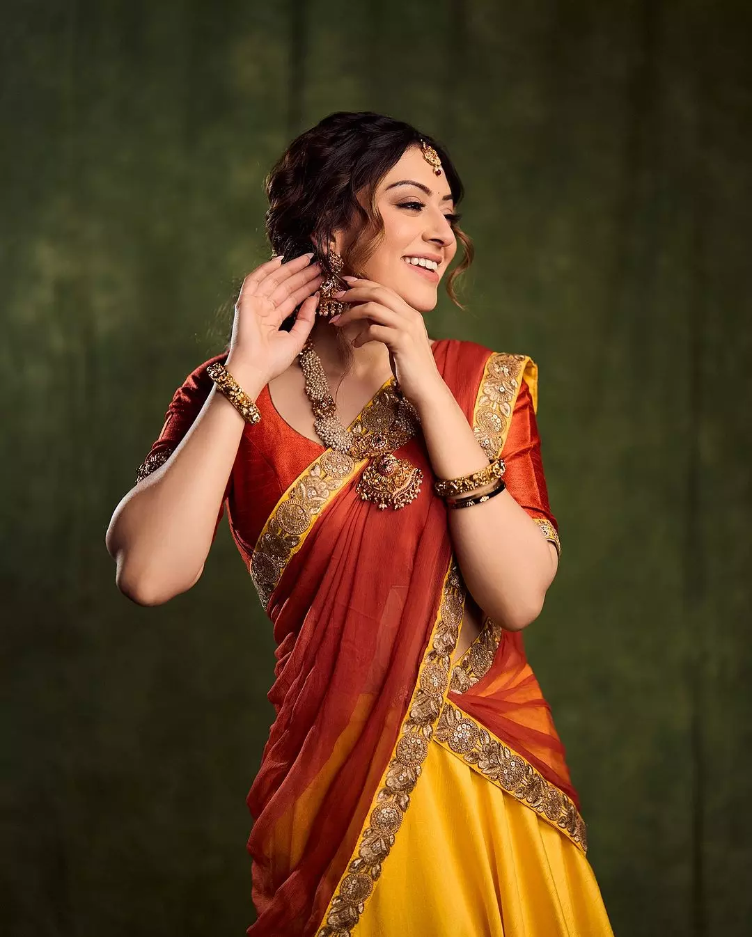 Hansika Makes You Breathless in Saree Look