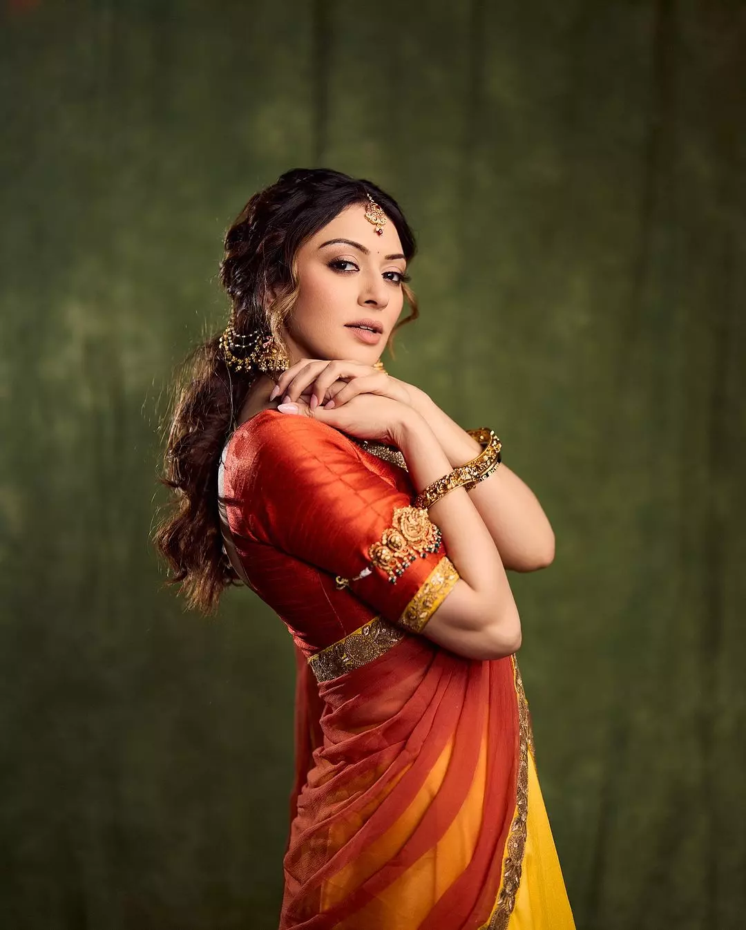Hansika Makes You Breathless in Saree Look Hansika Makes You Breathless in Saree Look