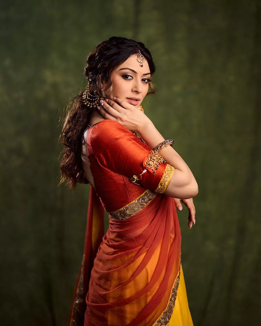 Hansika Makes You Breathless in Saree Look Hansika Makes You Breathless in Saree Look